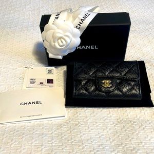 NWT Classic Chanel Caviar Quilted Flap Card Holder